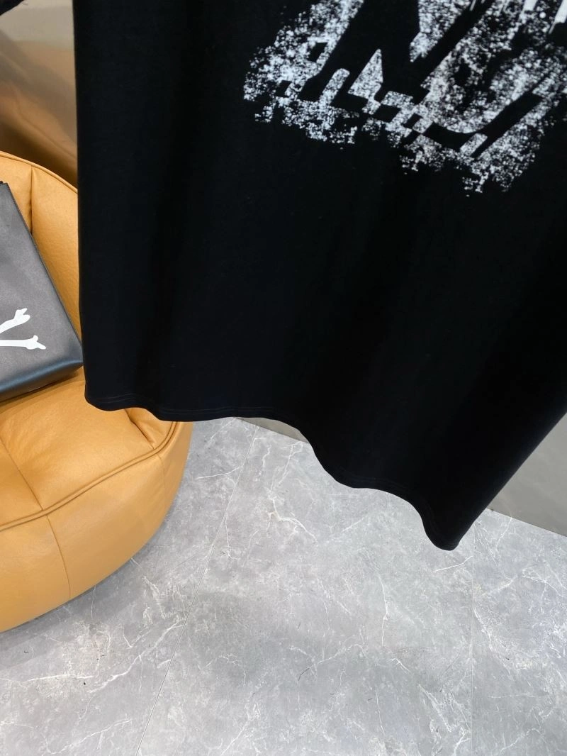 Louis Vuitton T-Shirts UrbanChic 135326
