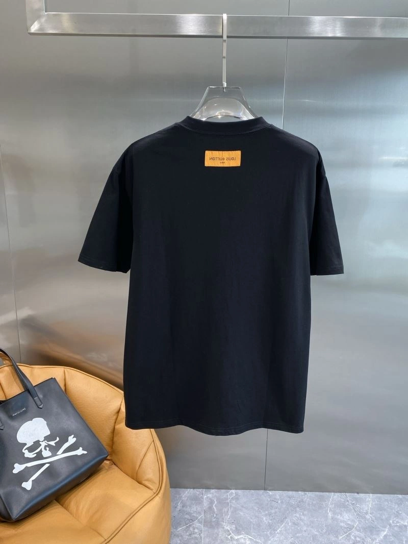 Louis Vuitton T-Shirts UrbanChic 135326