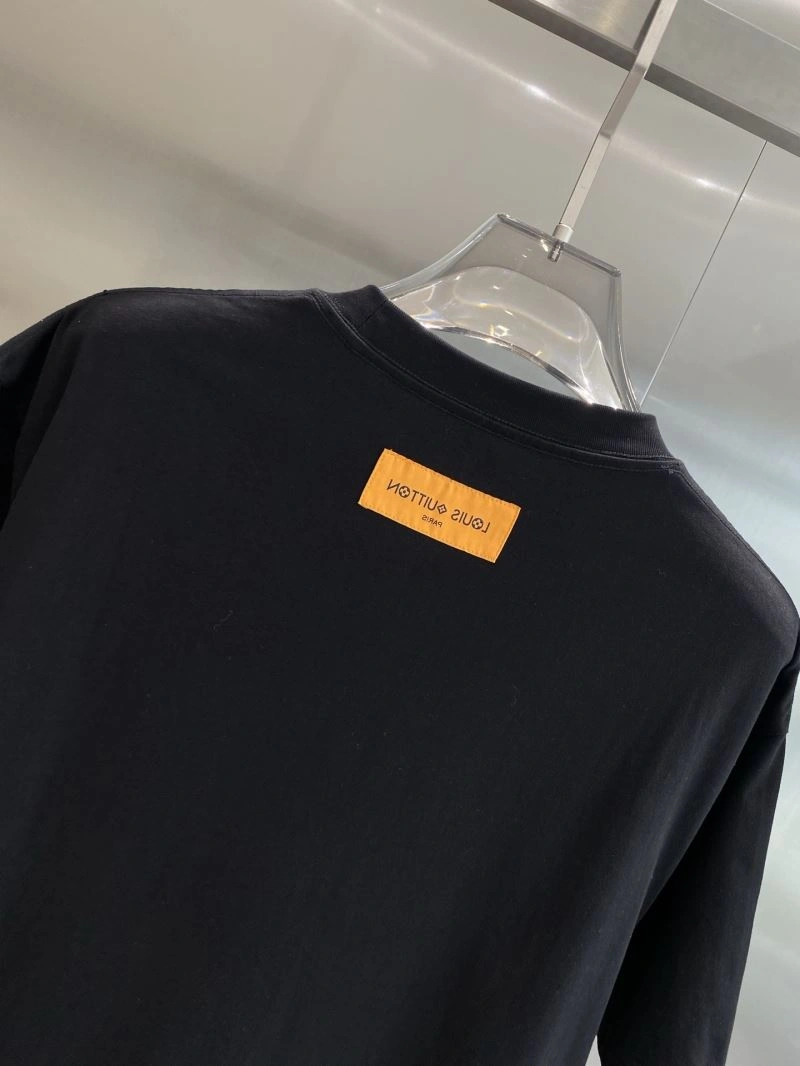 Louis Vuitton T-Shirts UrbanChic 135326