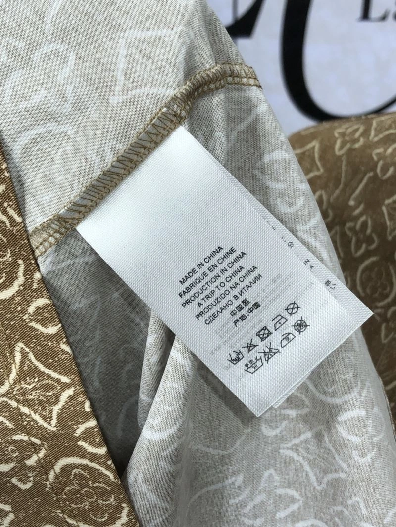 Louis Vuitton T-Shirts Versatile 135337