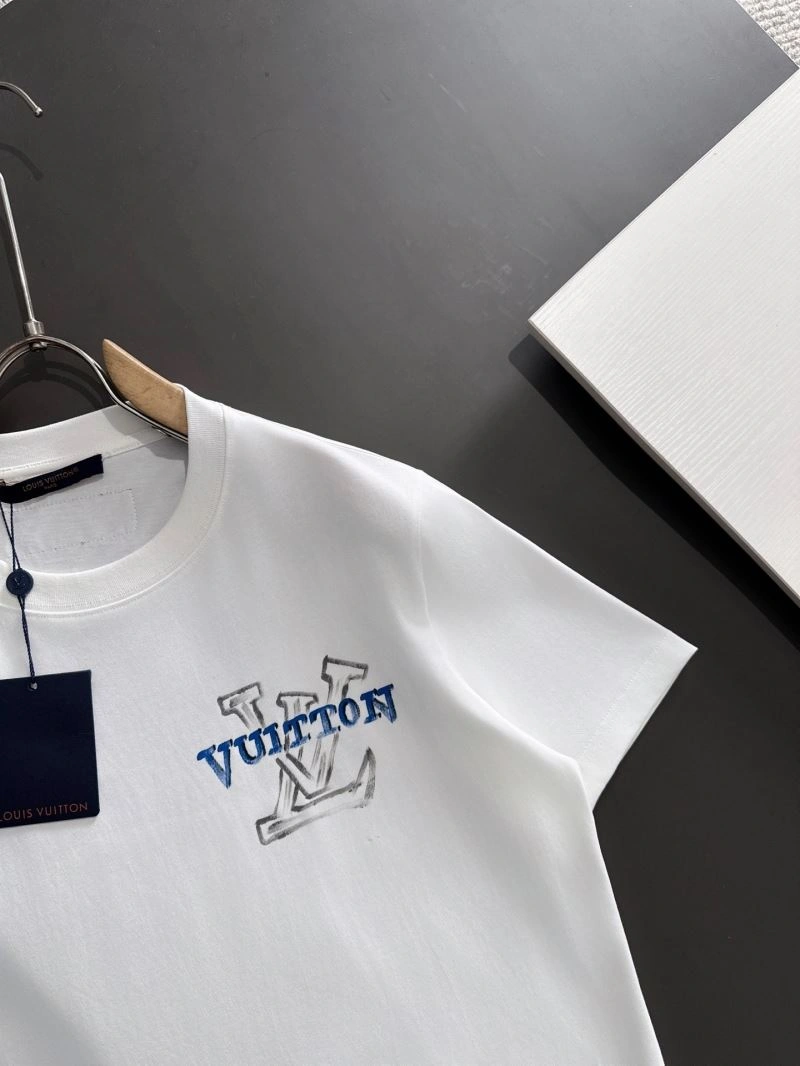 Louis Vuitton T-Shirts Versatile 135314