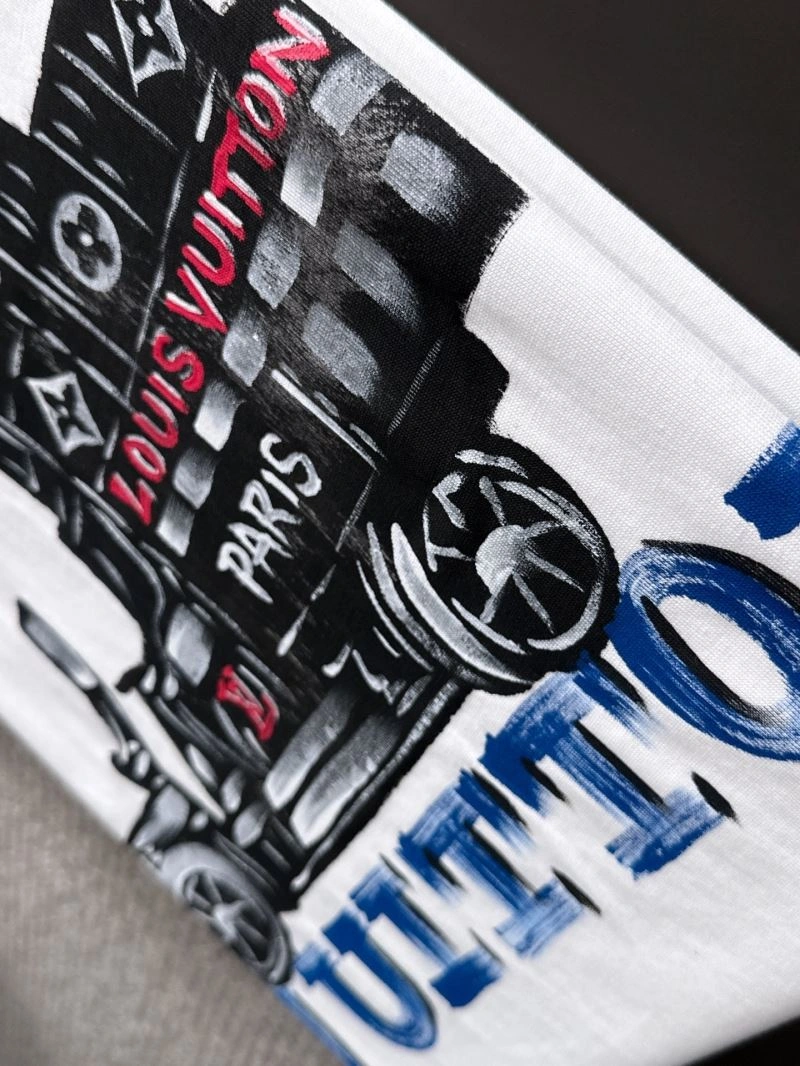 Louis Vuitton T-Shirts Versatile 135314