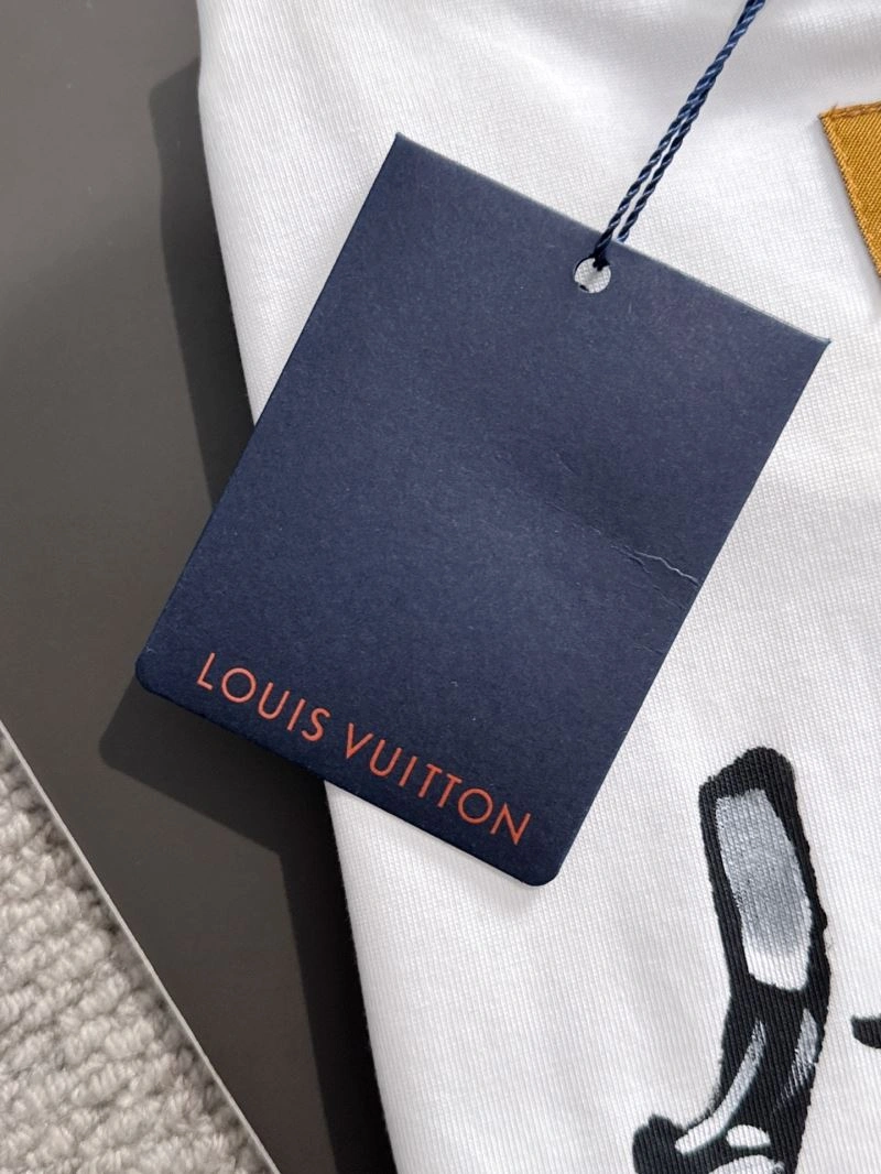 Louis Vuitton T-Shirts Versatile 135314