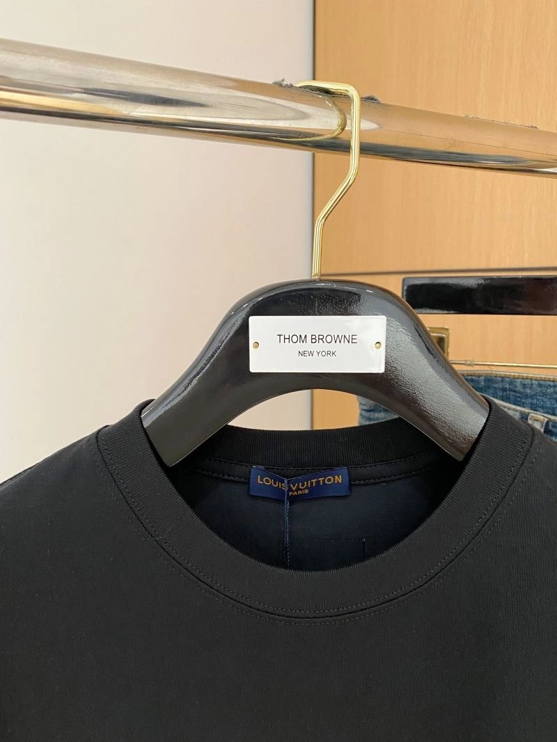 Louis Vuitton T-Shirts Casual 135308