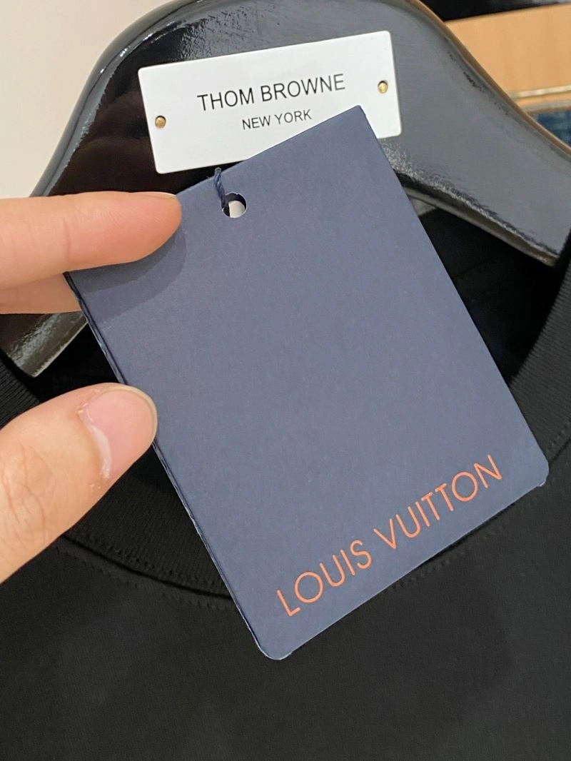 Louis Vuitton T-Shirts Casual 135308