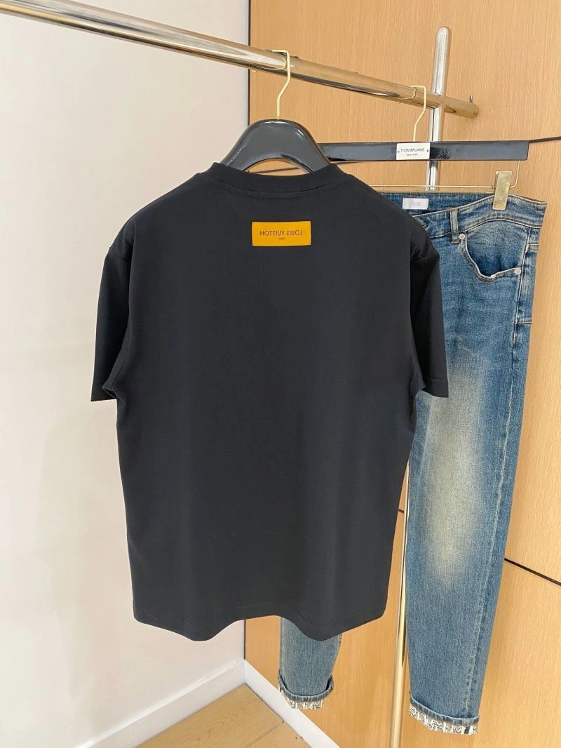 Louis Vuitton T-Shirts Casual 135308