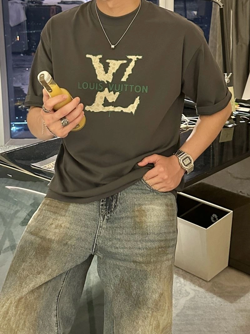 Breathable Louis Vuitton T-Shirts 135310