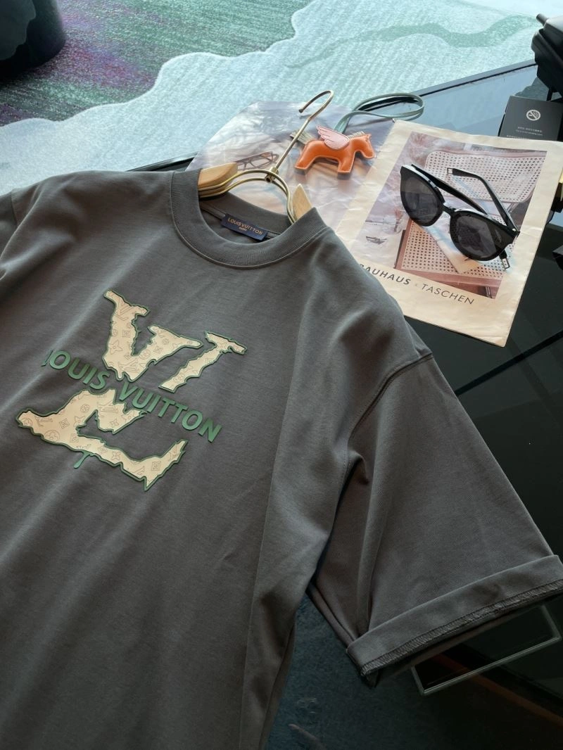Breathable Louis Vuitton T-Shirts 135310