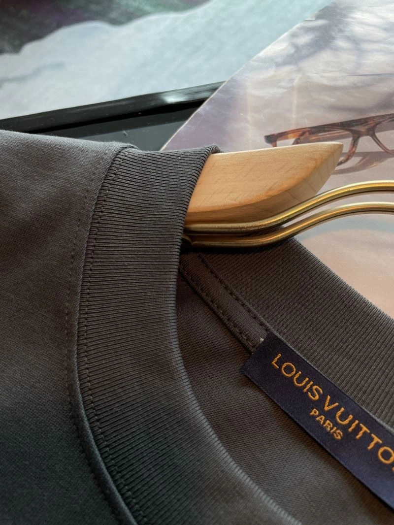 Breathable Louis Vuitton T-Shirts 135310