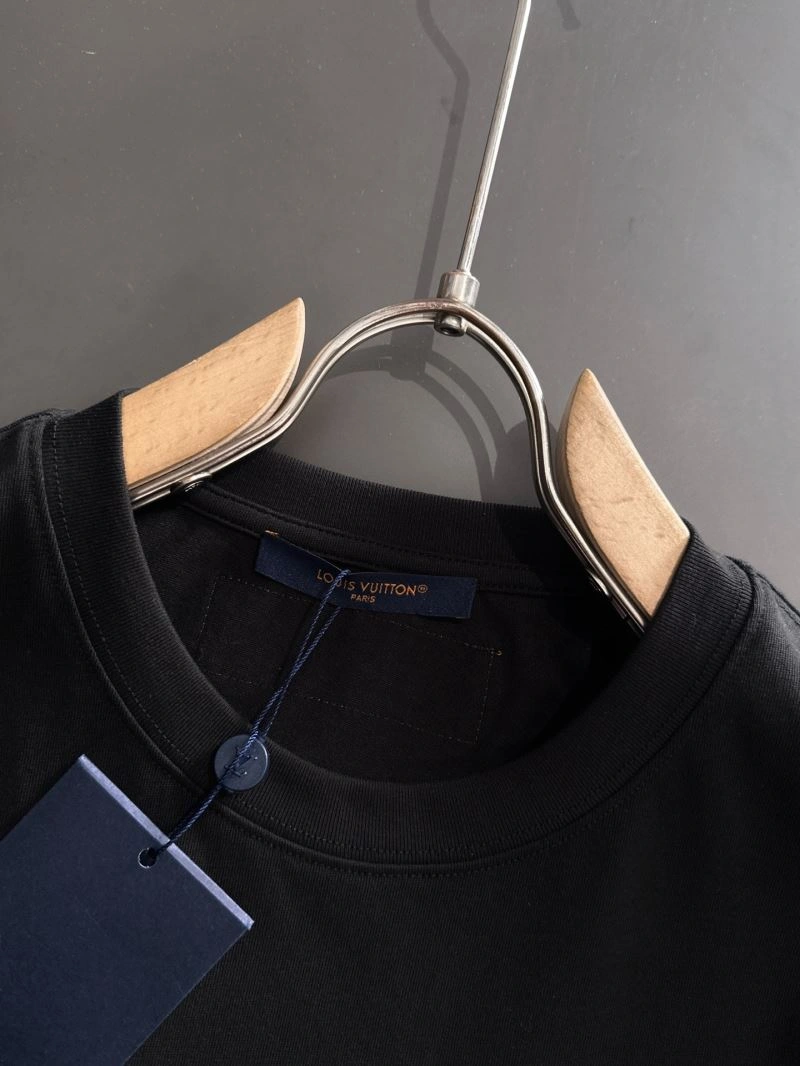 Louis Vuitton T-Shirts Modern 135306