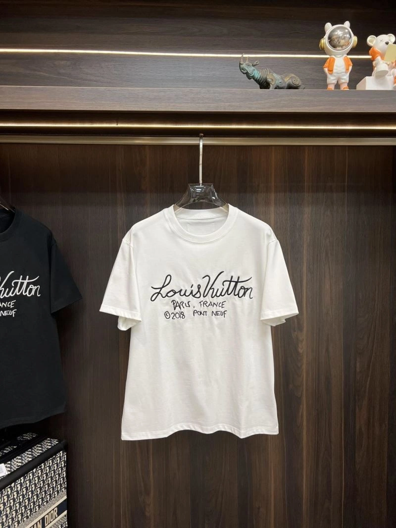 UrbanChic Louis Vuitton T-Shirts 135284