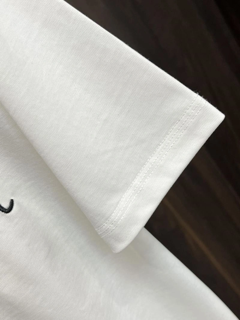 UrbanChic Louis Vuitton T-Shirts 135284