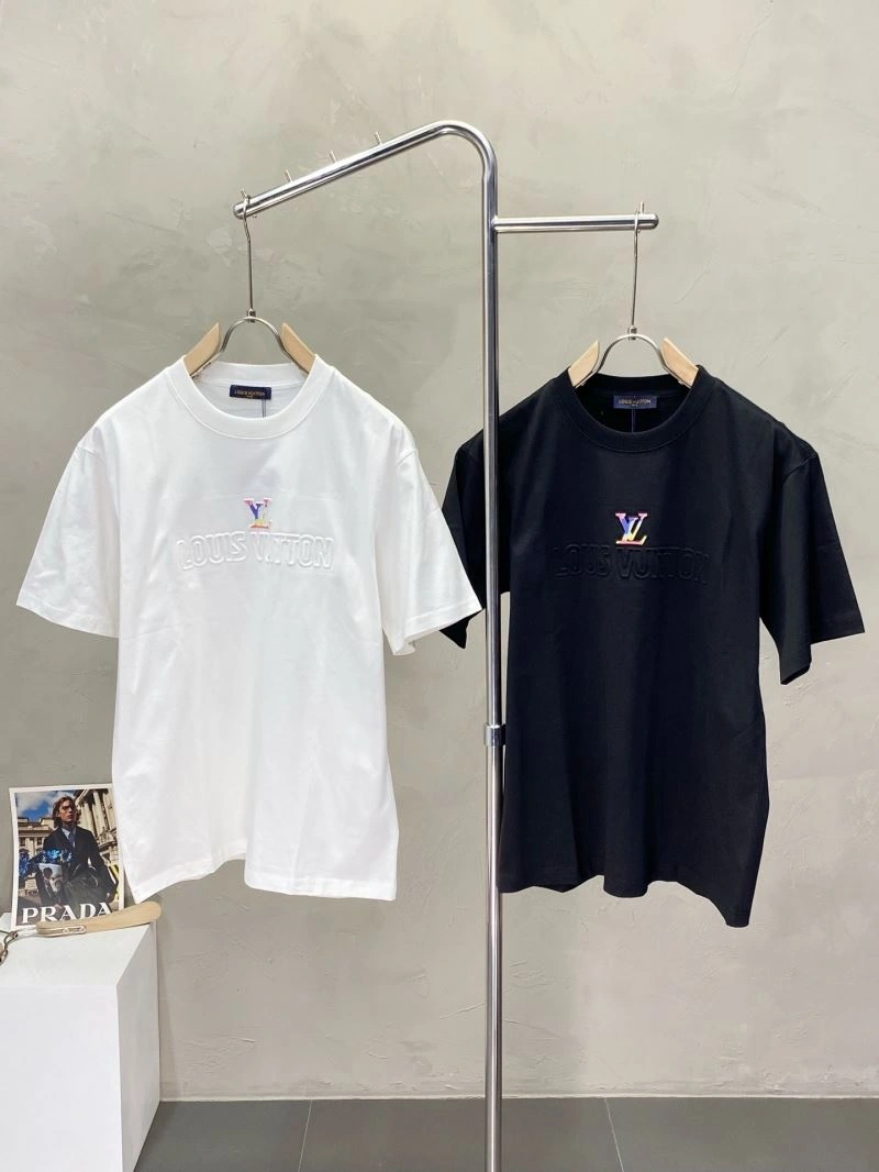 Versatile Louis Vuitton T-Shirts 135279