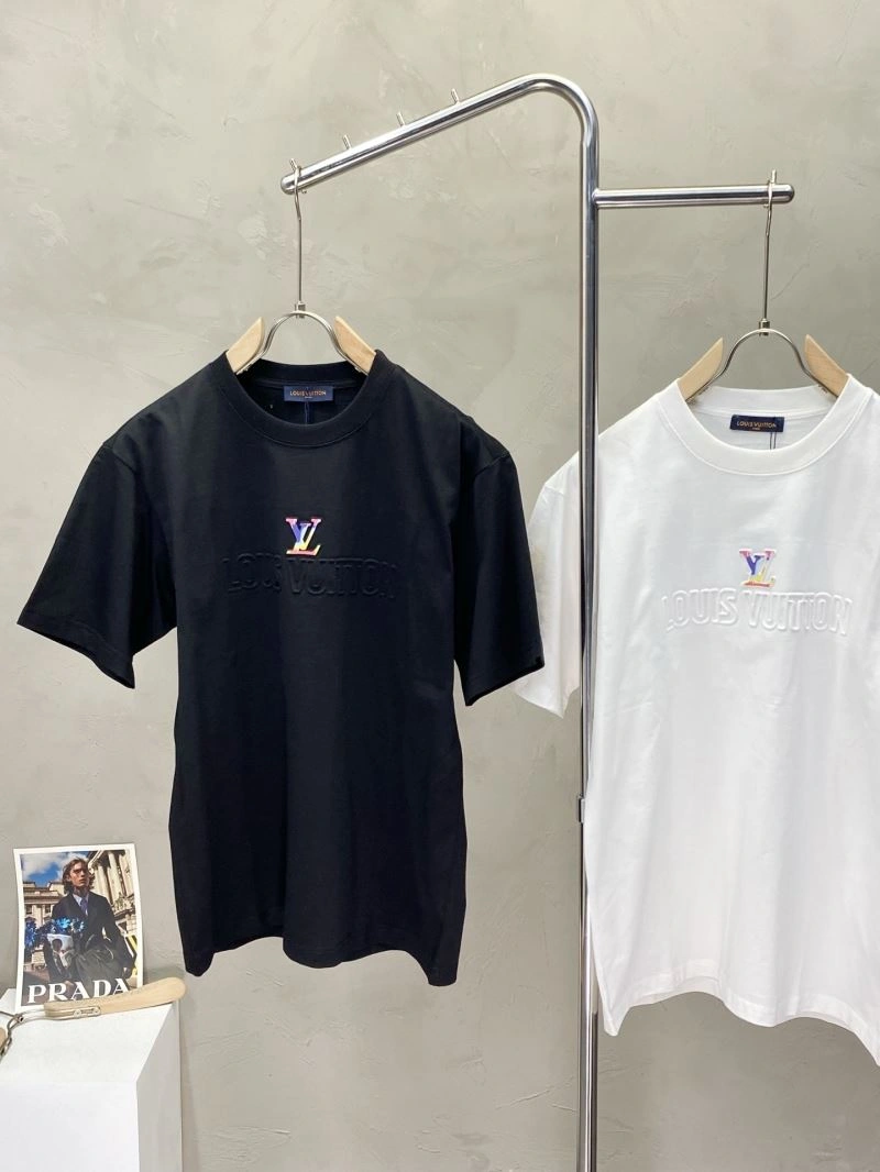 Versatile Louis Vuitton T-Shirts 135279