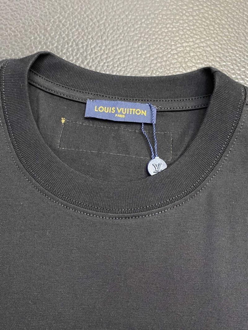 Versatile Louis Vuitton T-Shirts 135279