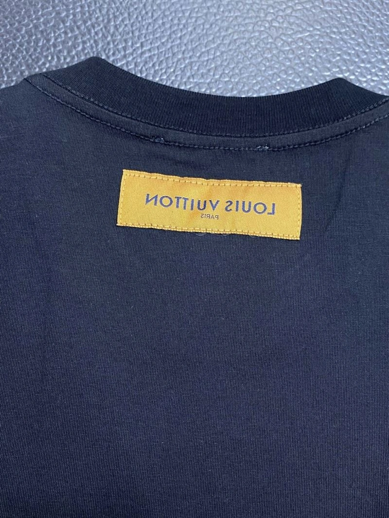 Versatile Louis Vuitton T-Shirts 135279