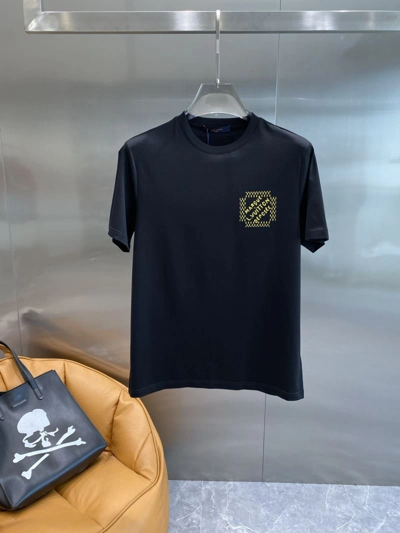Louis Vuitton T-Shirts Versatile 135282