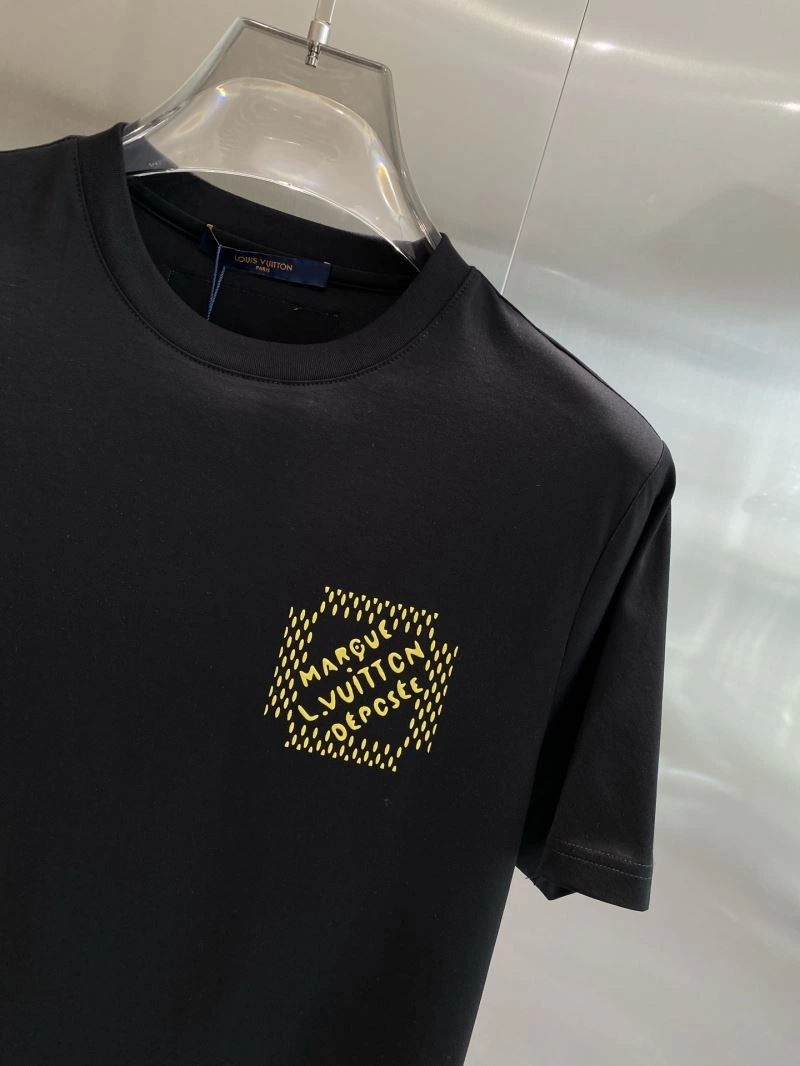 Louis Vuitton T-Shirts Versatile 135282