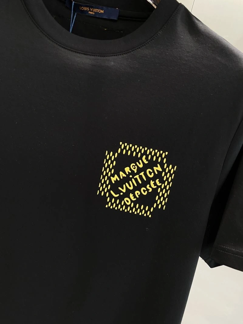 Louis Vuitton T-Shirts Versatile 135282