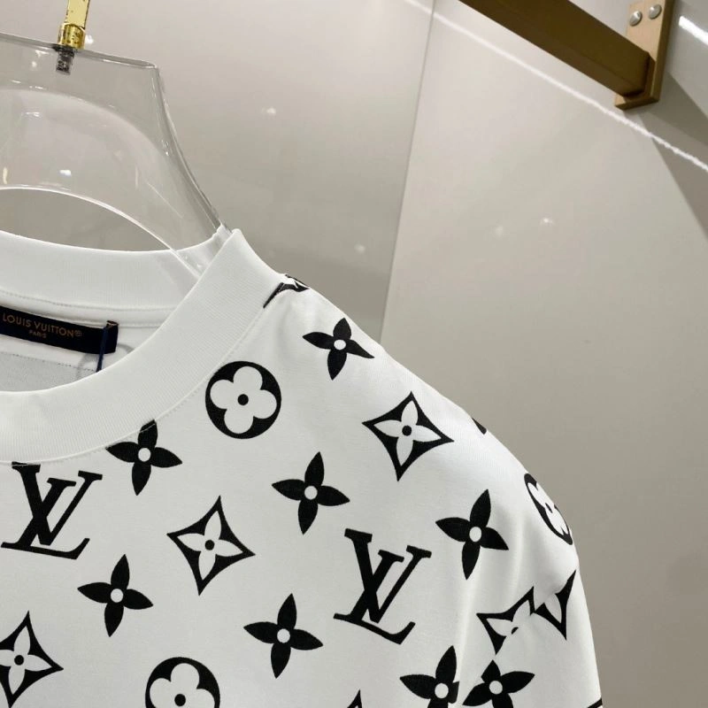 Timeless Louis Vuitton T-Shirts 135239