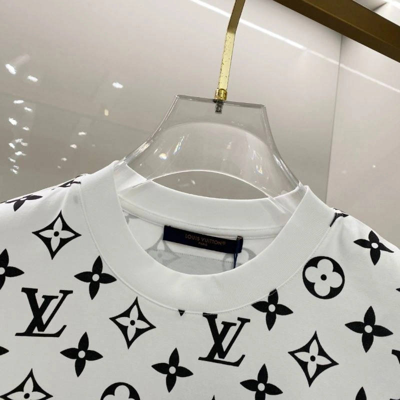 Timeless Louis Vuitton T-Shirts 135239