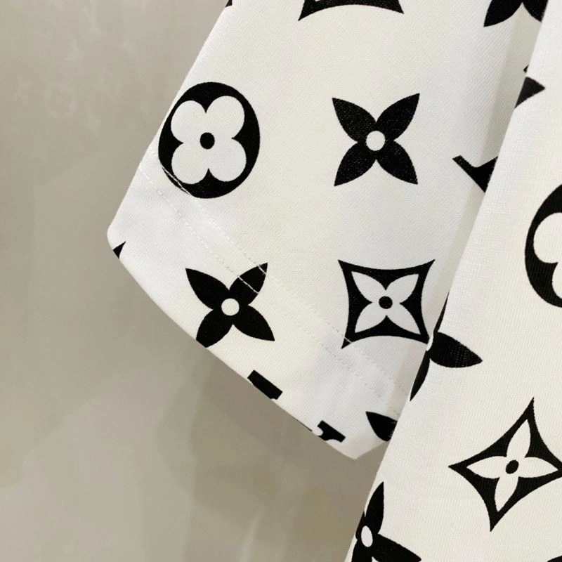 Timeless Louis Vuitton T-Shirts 135239