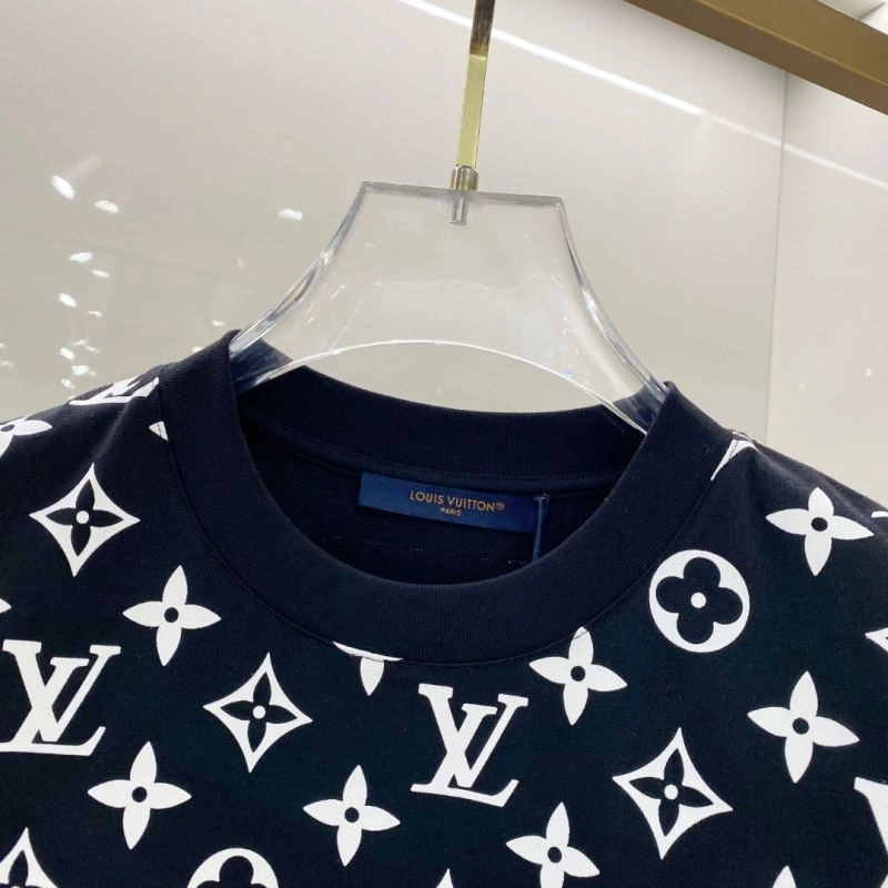 Louis Vuitton T-Shirts Resilient 135258