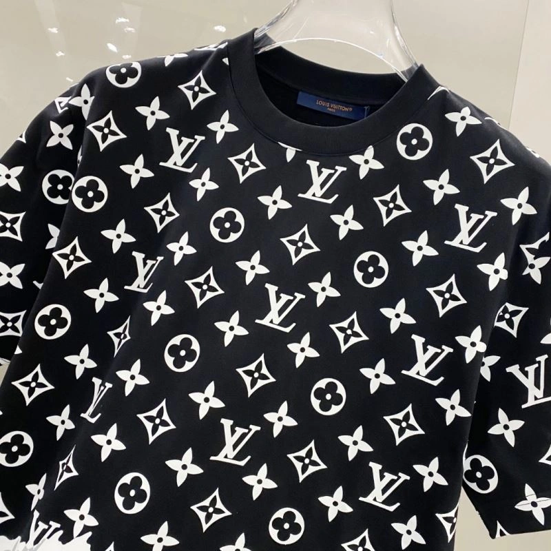 Louis Vuitton T-Shirts Resilient 135258