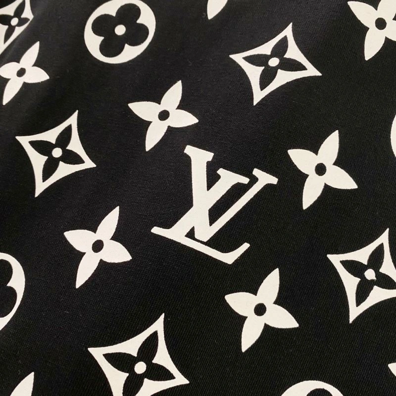 Louis Vuitton T-Shirts Resilient 135258