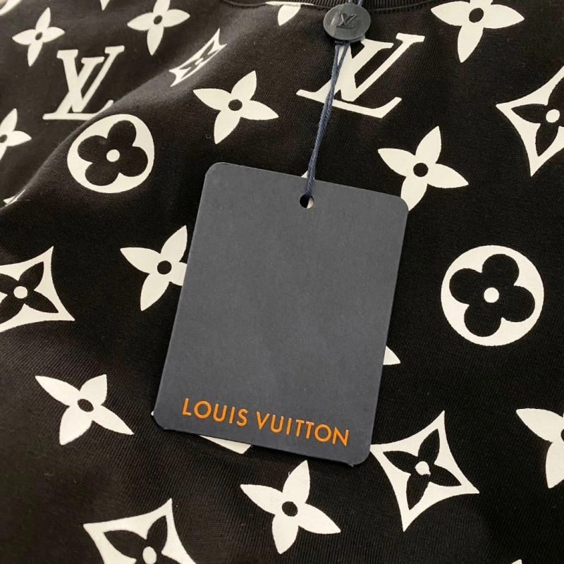 Louis Vuitton T-Shirts Resilient 135258
