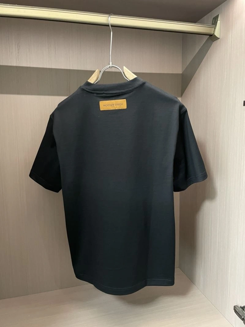 Flexible Louis Vuitton T-Shirts 135257