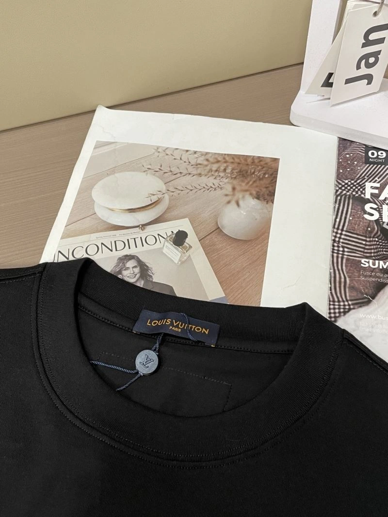 Flexible Louis Vuitton T-Shirts 135257