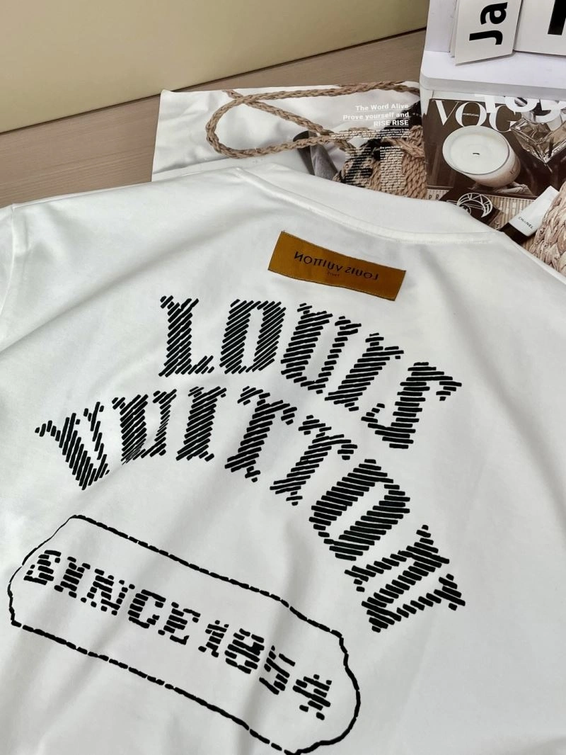 FashionForward Louis Vuitton T-Shirts 135229