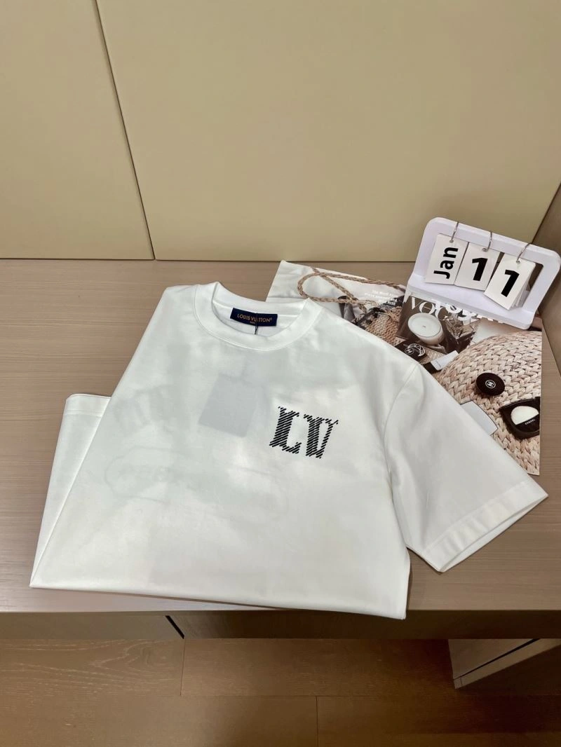 FashionForward Louis Vuitton T-Shirts 135229