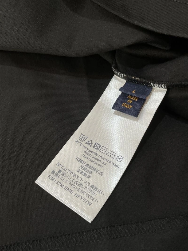 WellDesigned Louis Vuitton T-Shirts 135227
