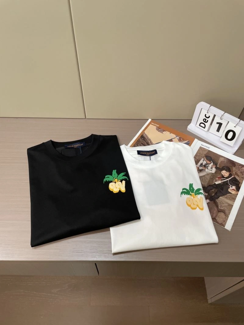 Vibrant Louis Vuitton T-Shirts 135224