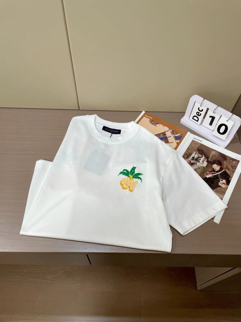 Vibrant Louis Vuitton T-Shirts 135224