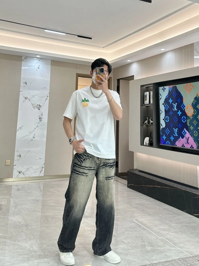 Vibrant Louis Vuitton T-Shirts 135224