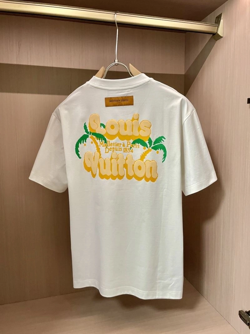 Vibrant Louis Vuitton T-Shirts 135224