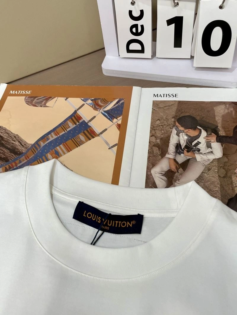 Vibrant Louis Vuitton T-Shirts 135224