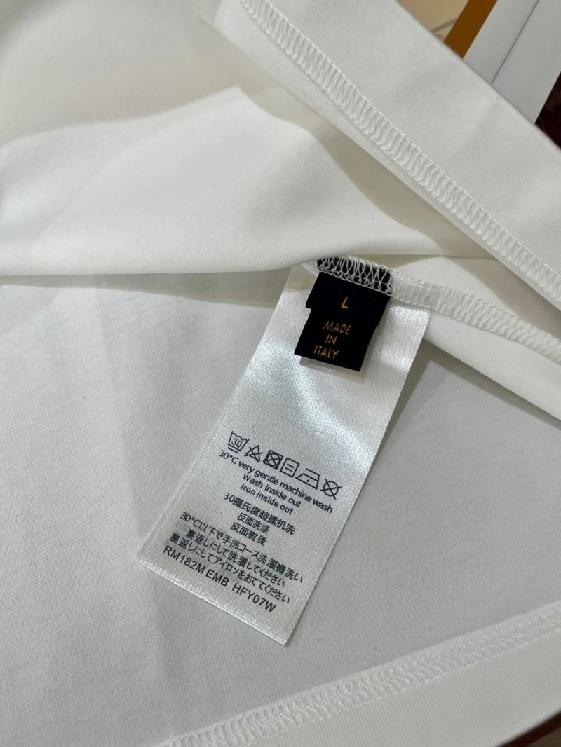 Vibrant Louis Vuitton T-Shirts 135224