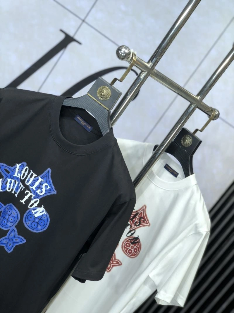 Louis Vuitton T-Shirts FashionForward 135211