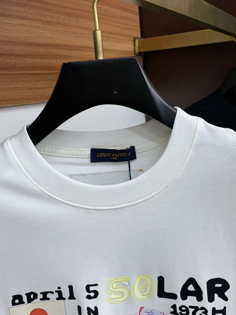 Versatile Louis Vuitton T-Shirts 135184