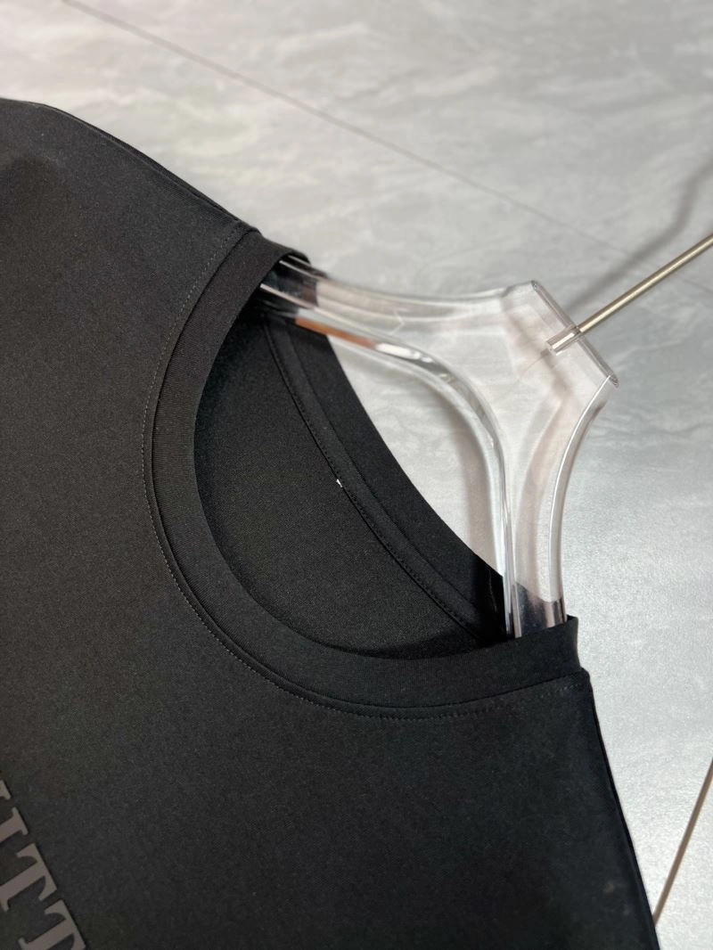 Breathable Louis Vuitton T-Shirts 135179