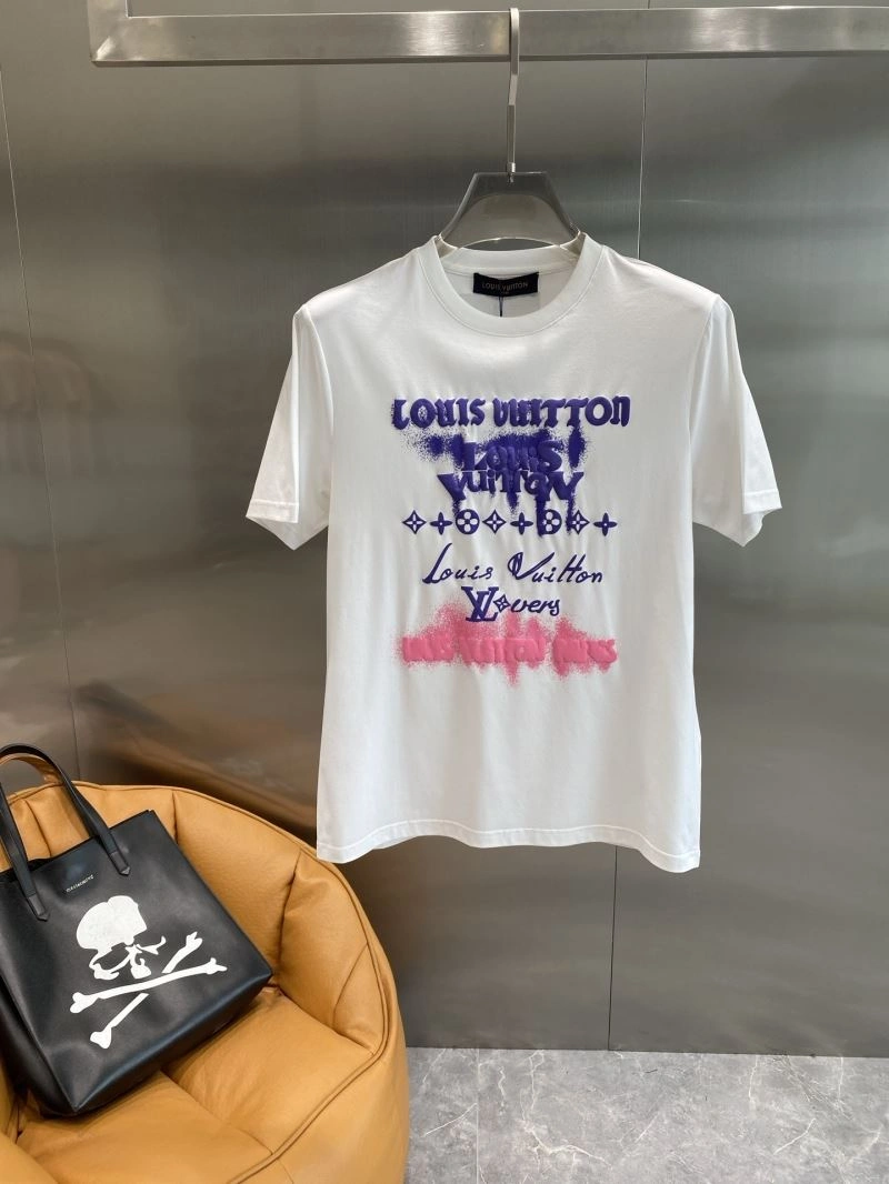 Snug Louis Vuitton T-Shirts 134829