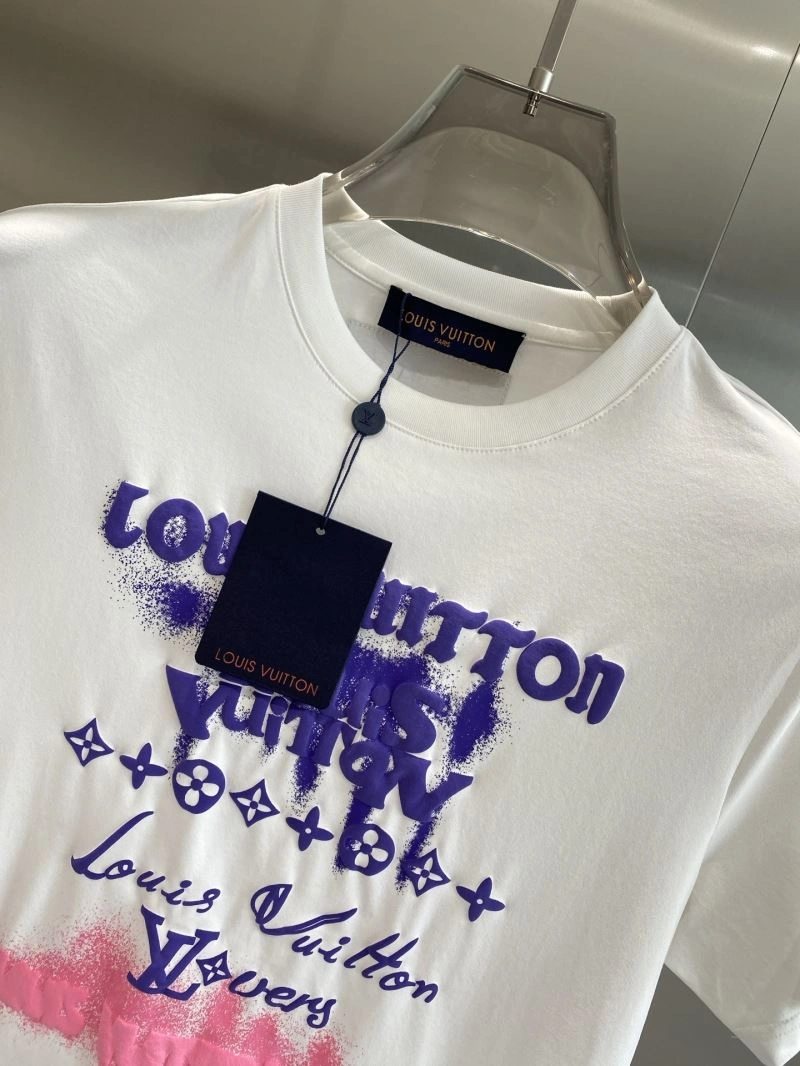 Snug Louis Vuitton T-Shirts 134829