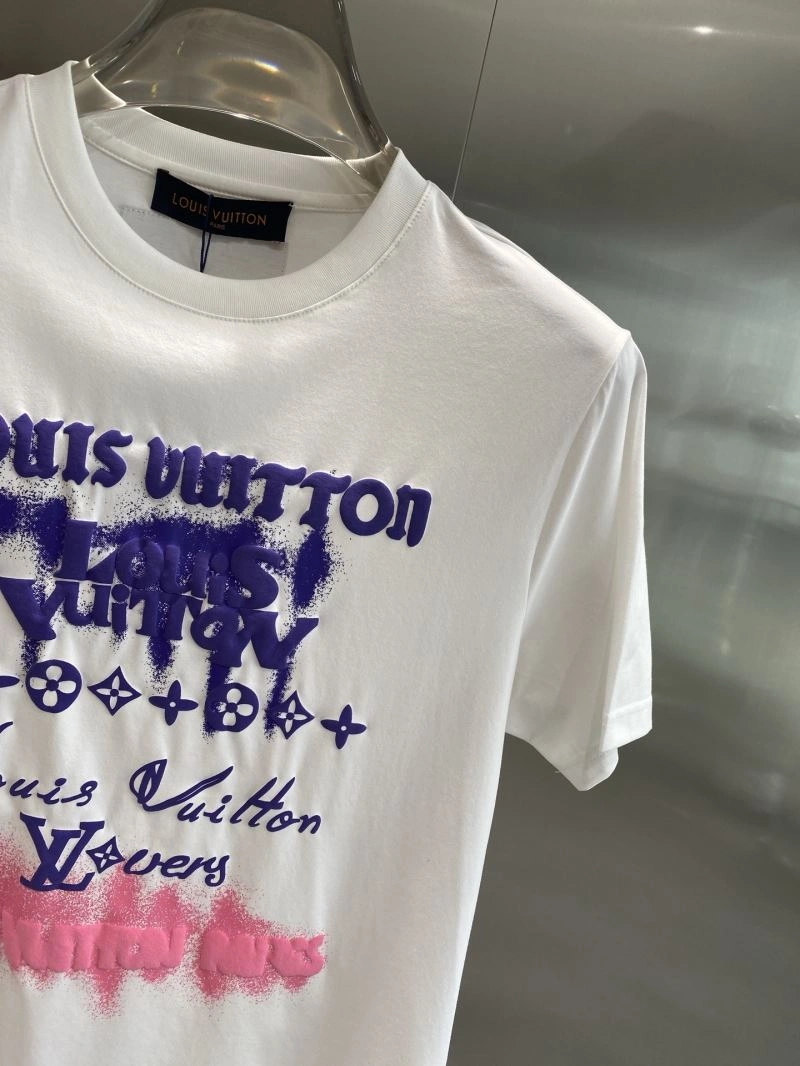 Snug Louis Vuitton T-Shirts 134829