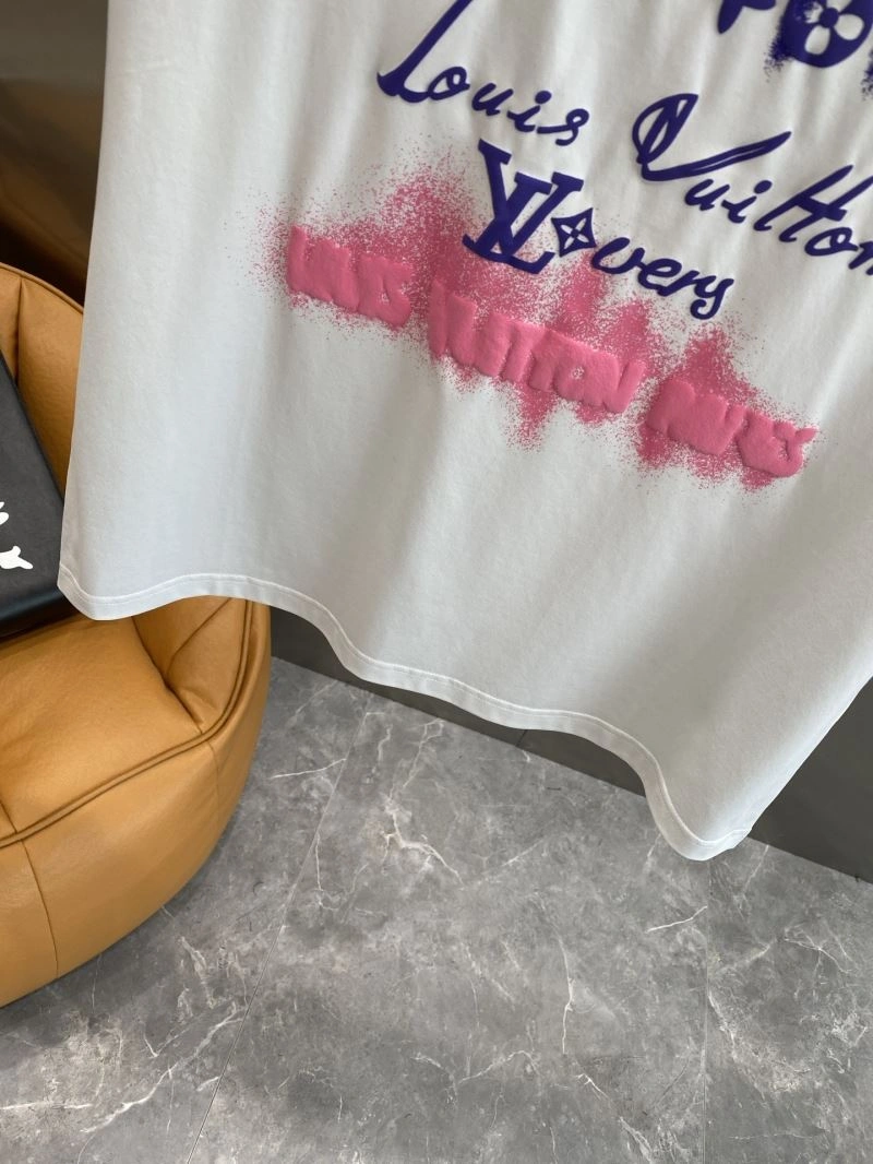 Snug Louis Vuitton T-Shirts 134829