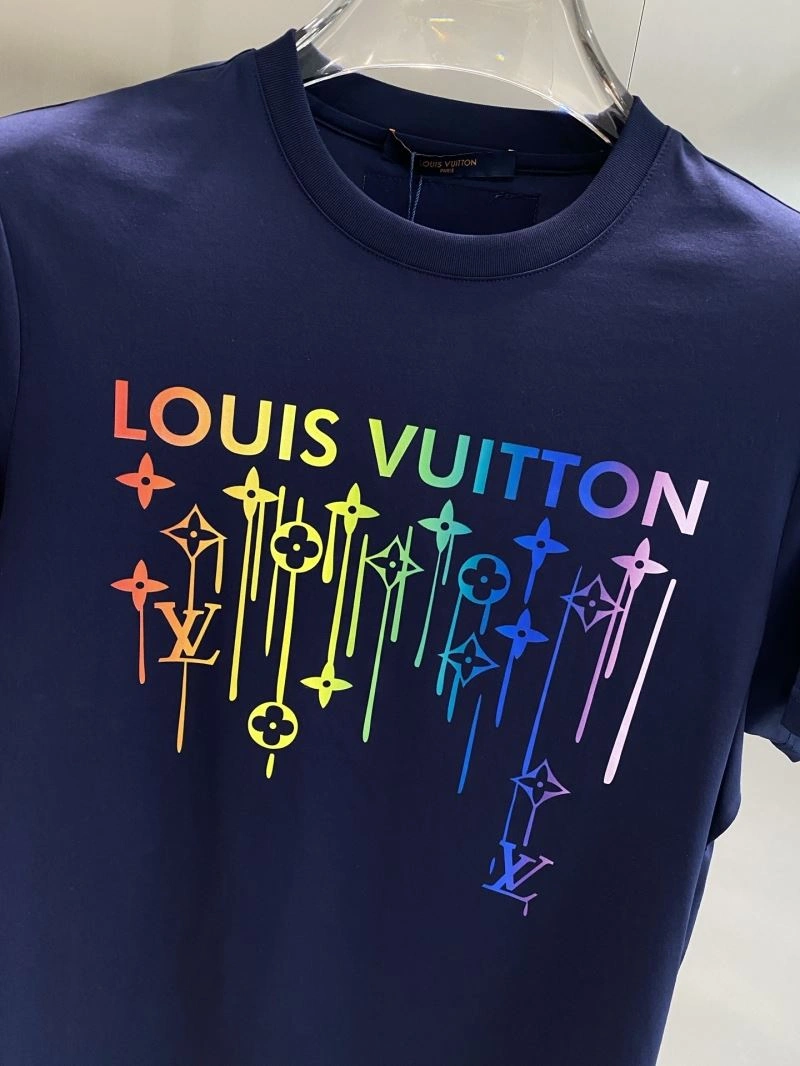 Louis Vuitton T-Shirts Snug 134786
