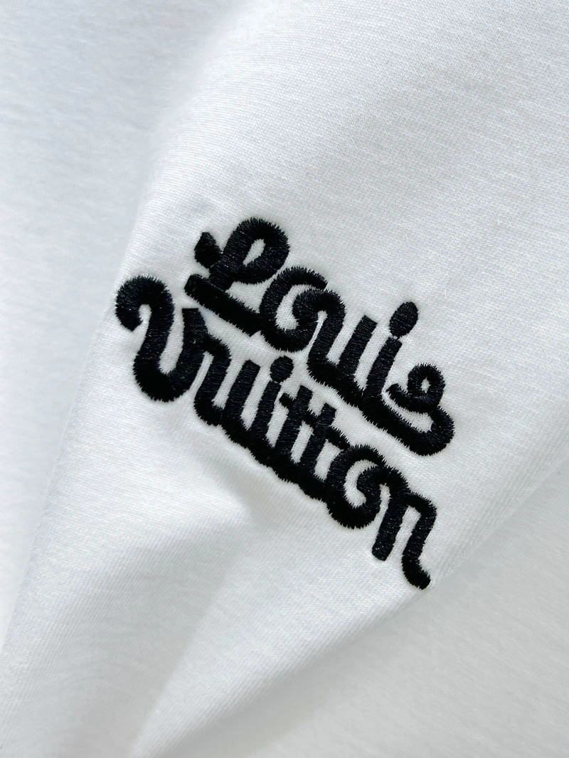 Louis Vuitton T-Shirts Sleek 134769